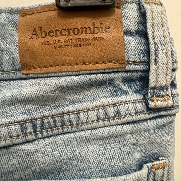 Abercrombie Kids Light Blue Ripped Jeans - Picture 7 of 9